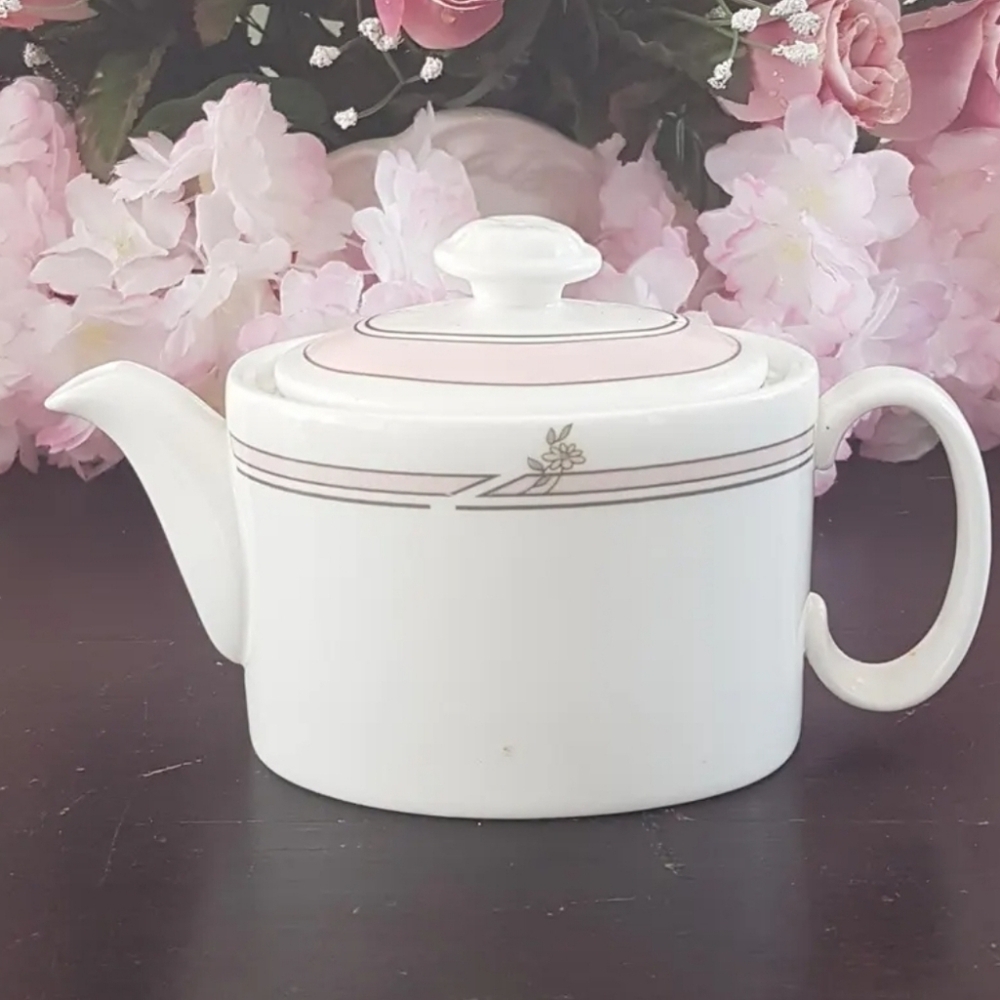 Royal Doulton Bone China Teapot for One - Holds 1.5 cups